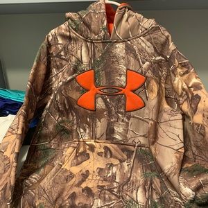 Boys Medium UA sweatshirt brand new condition